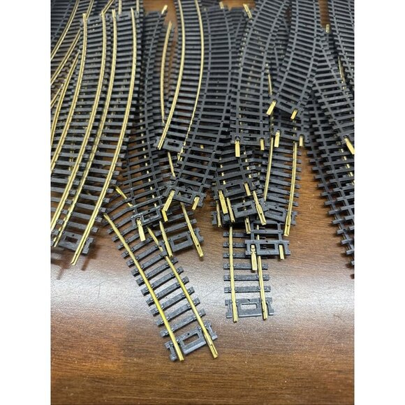 Atlas HO Scale Train Tracks Lot Of 50 pieces Curved Snap brass Tracks - Picture 8 of 8